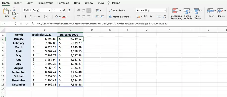 Referência a uma pasta de trabalho fechada no Excel — caminho completo do Sales 2020.xlsx na barra de fórmulas da célula C2