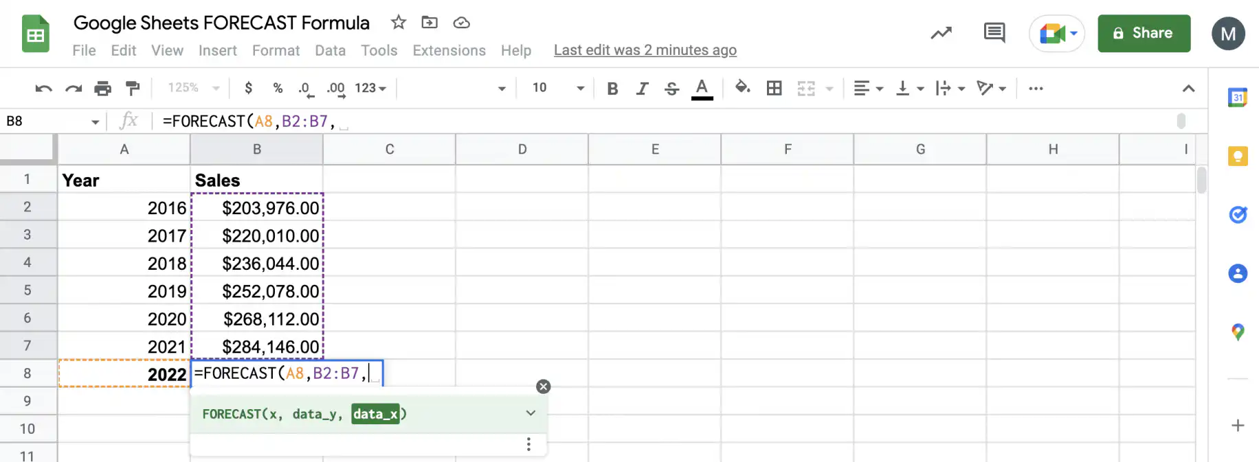 Prévision dans Google Sheets — =FORECAST(A8,B2:B7, avec les valeurs de ventes de B2:B7 sélectionnées